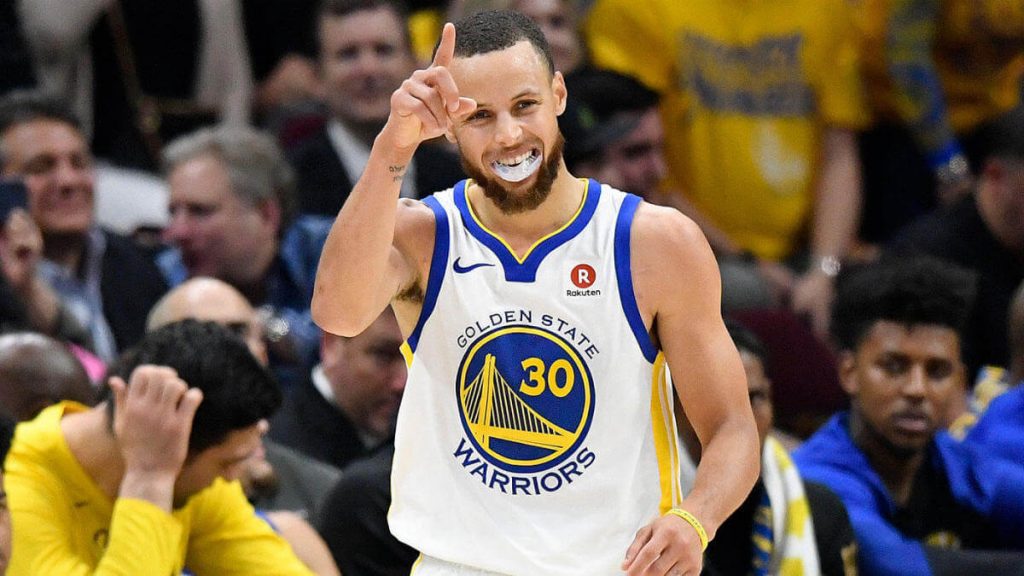 stephen-curry-wearing-mouth-guard-1024x576